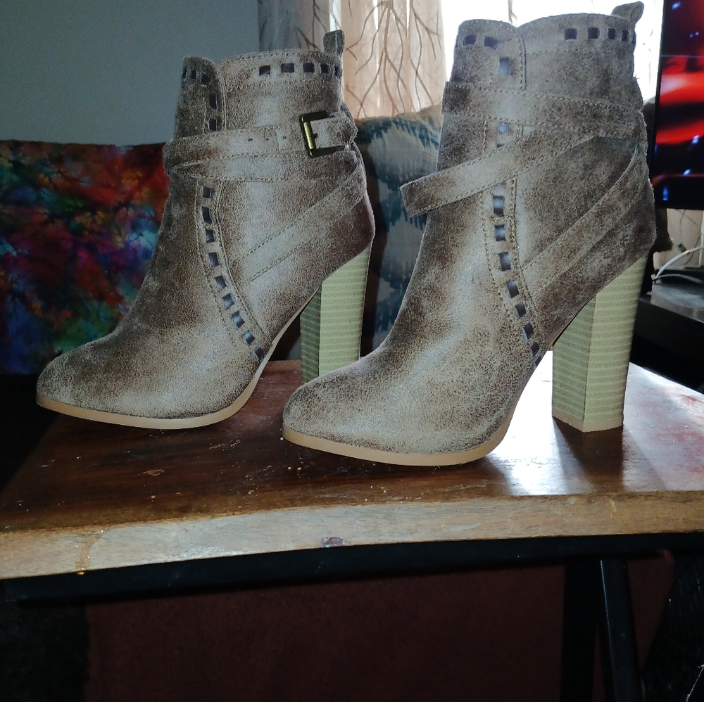 VENUS Booties